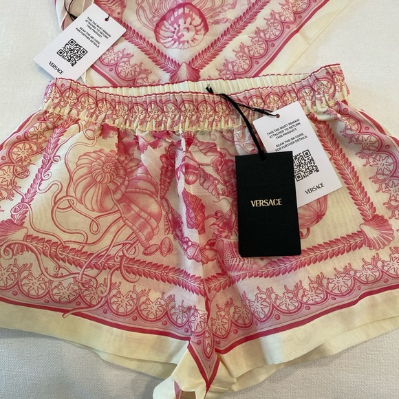 Versace Women's Pink and Cream Patterned Shorts. Never worn tags attached w/ box - Picture 3 of 8